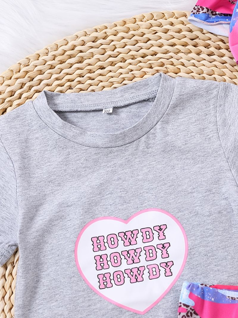 Jenter Uformelt Howdy T-skjorte Med Hjertetrykk Og Leopardstripete Shorts Og Sløyfebånd