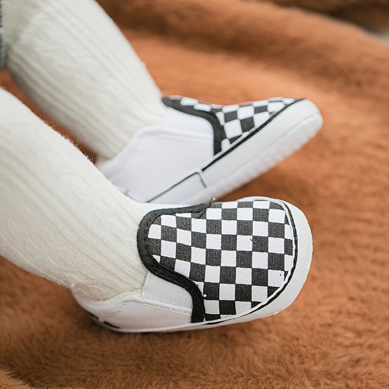 Spedbarn Baby Canvas Sko Sjakkbrett Mønster Myk Såle Slip On Uformelle Joggesko First Walkers Plysj Forede Loafers Crib Sko