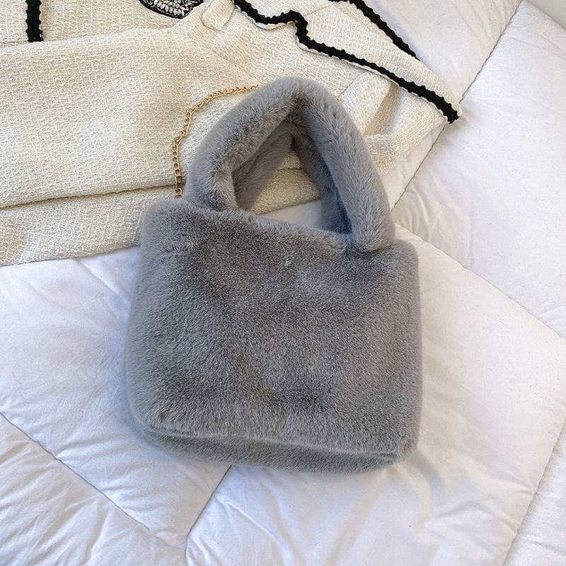 Kvinners Stor Fluffy Tøyveske Furry Crossbody-veske Med Metallkjede Imitert Pels Dame Jentehåndveske